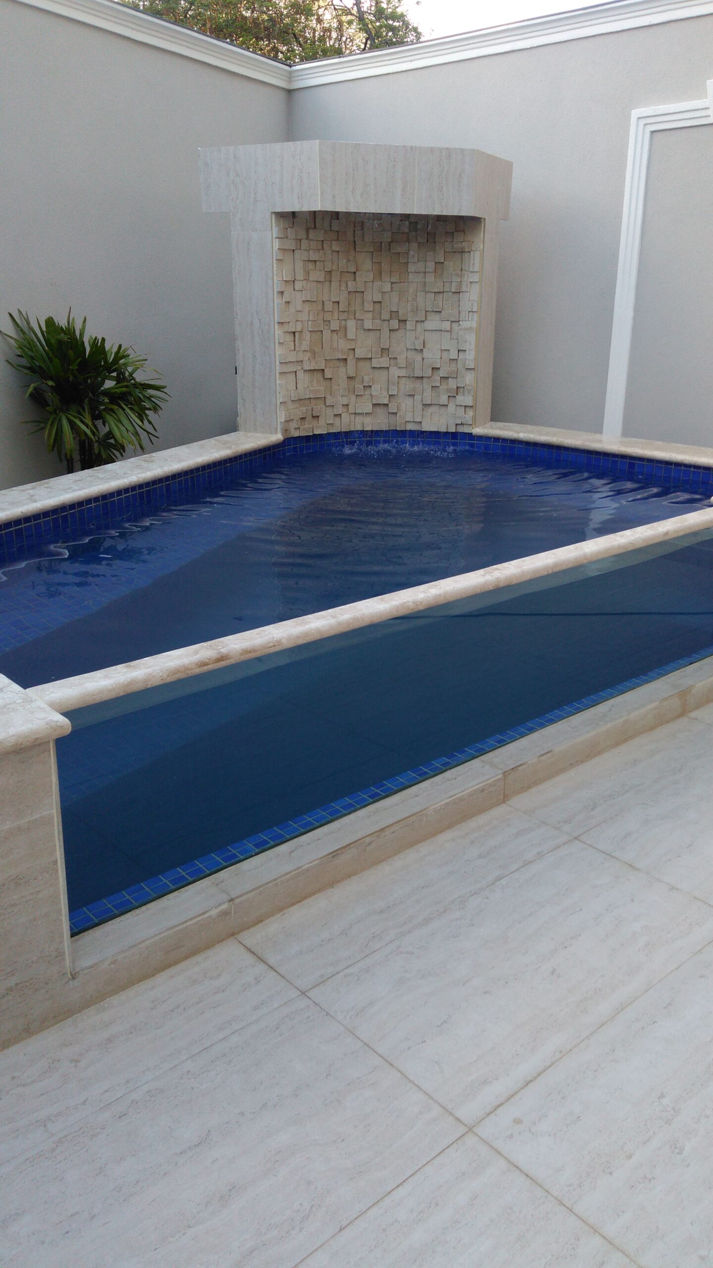 d3a8c0_30bec4848fd94bae95f05ef265932c18~mv2_d_2304_4096_s_2